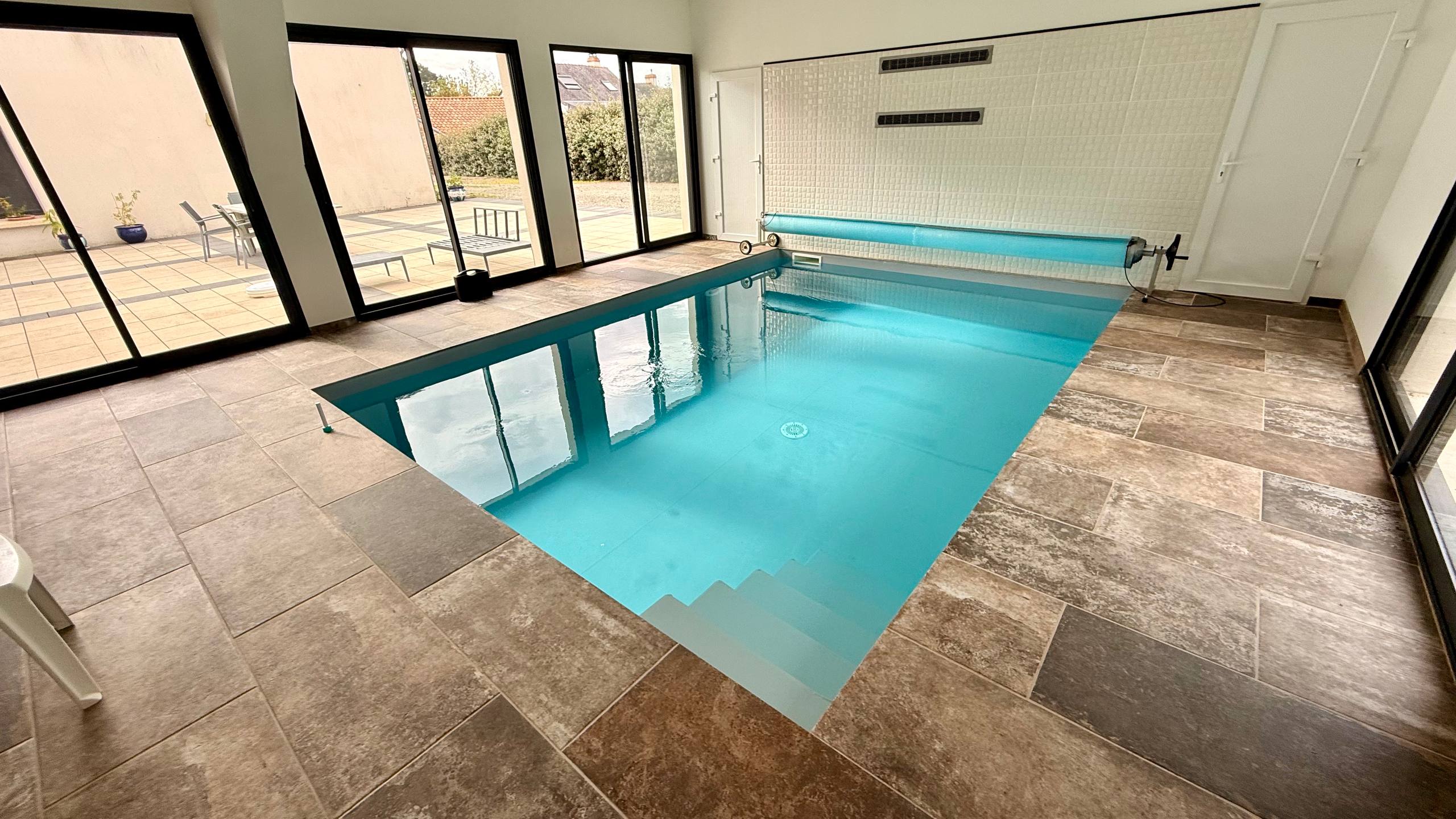 piscine intérieure en Loire-Atlantique Grand Ouest Piscine établit un devis après chaque visite.